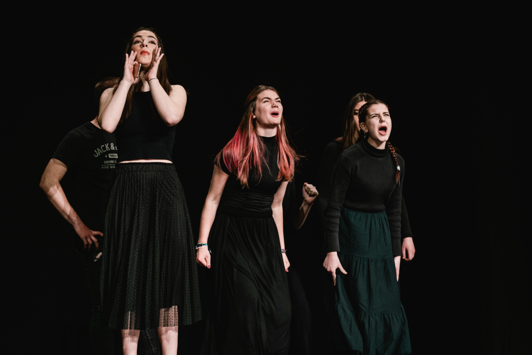 Smijeh i suze za Luku Škarića koji je iz publike gledao prijatelje kako mu ‘Mojom pričom’ skupljaju novac za operaciju