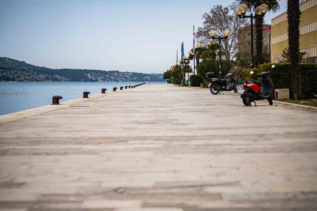 Šibenik je na današnji dan 2020. godine bio pust, trebale su nam potvrde za napustiti županiju, a imali smo puno manje slučajeva nego danas
