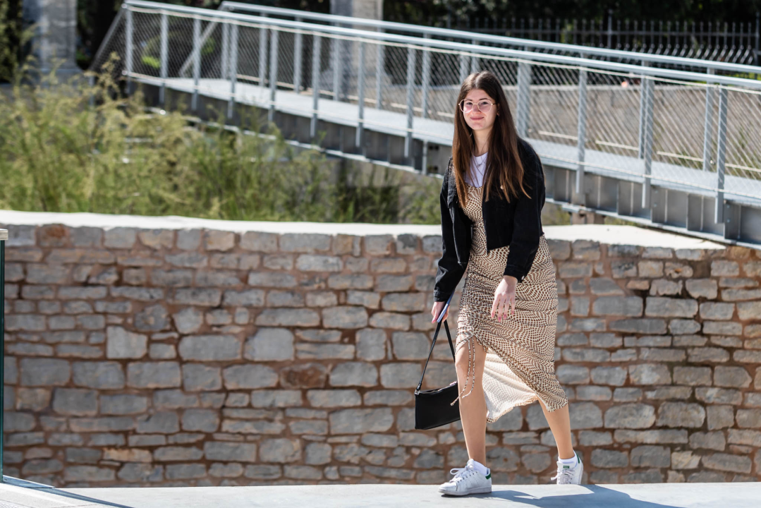 Lagane jakne i lepršave haljine zavladale gradom: Evo koje su nam vladarice Đira po gradu upale u oko!