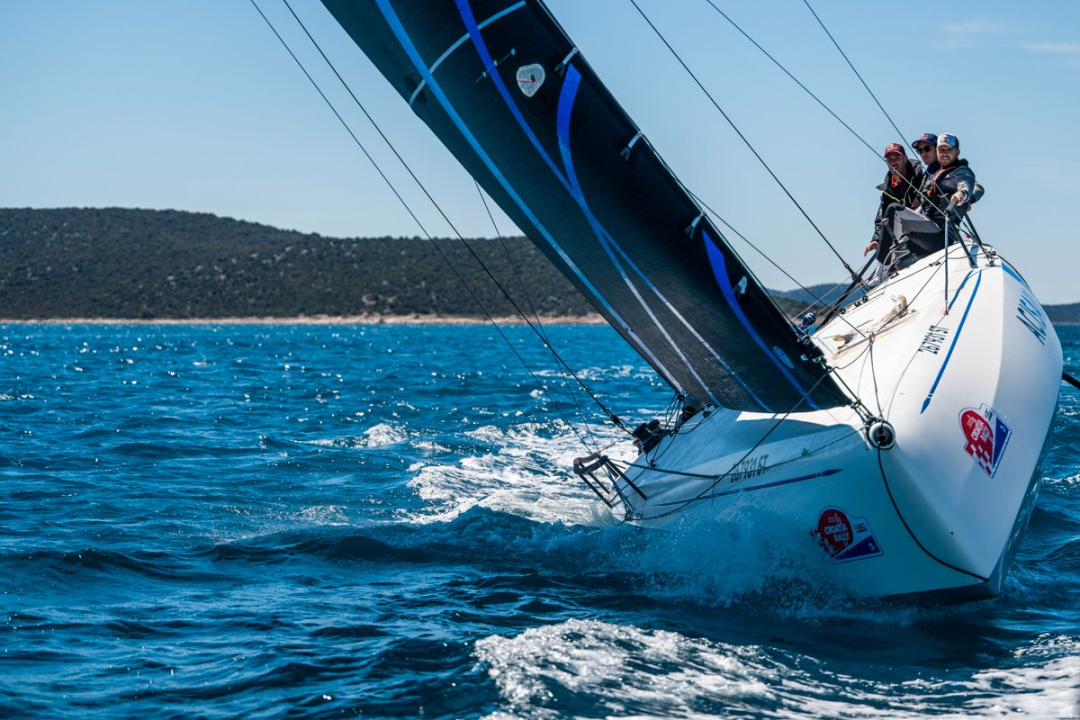 Svjetski slavni vozači relija uživali u jedrenju u Vodicama pod kormilom braće Fantela