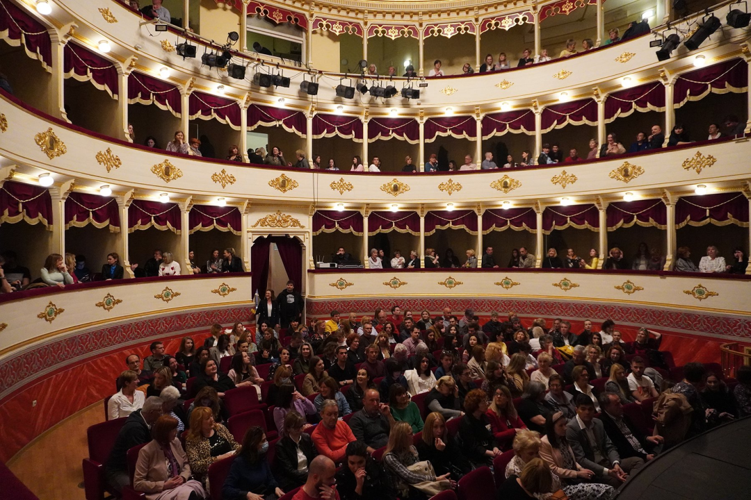 Tito, Tuđman, Mesić, Kolinda i Josipović u šibenskom teatru: Predstava Tarika Filipovića razveselila publiku