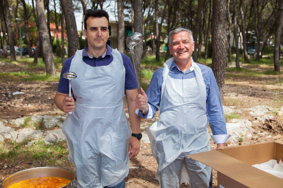Na Skradinskom buku i na Jadriji opet besplatni fažol za Praznik rada: Svirat će i Feniksi 