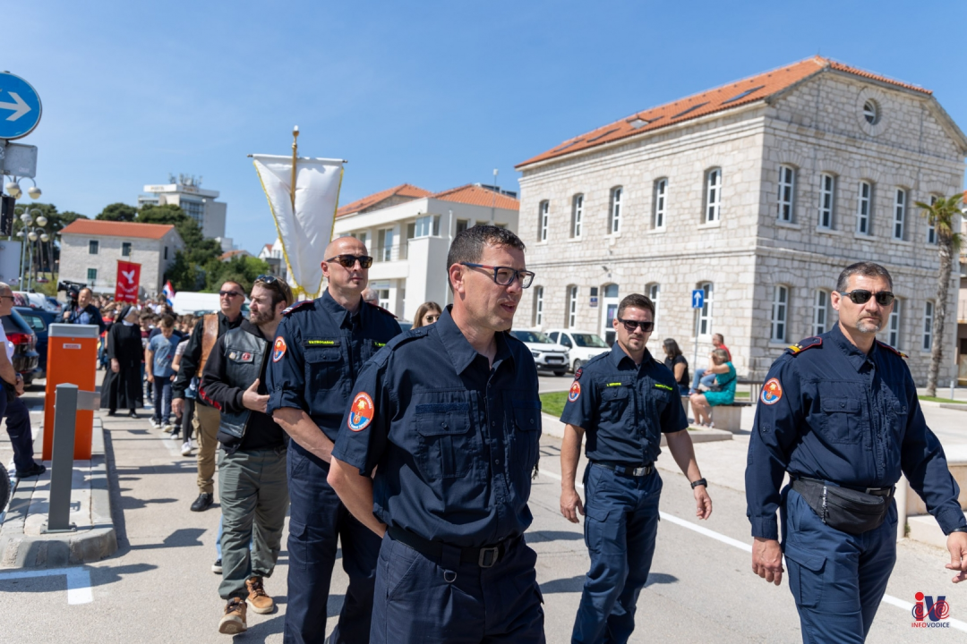 Procesijom kroz mjesto Vodičani obilježili Dan grada i blagdan Našašća sv. Križa