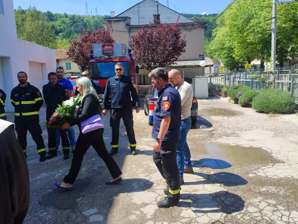 Kninski vatrogasci obilježili Dan vatrogastva: Od Grada dobili nova vatrogasna odijela