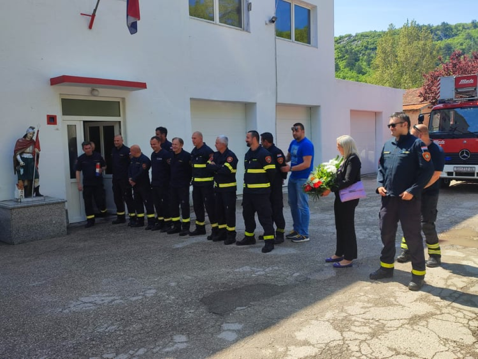 Kninski vatrogasci obilježili Dan vatrogastva: Od Grada dobili nova vatrogasna odijela