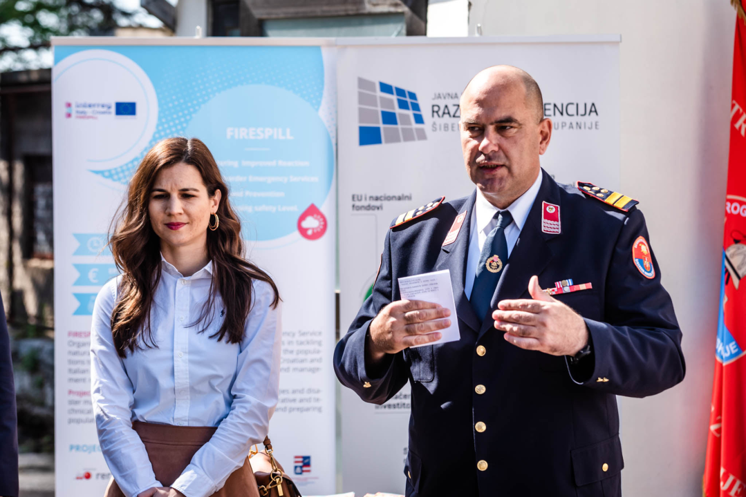 Gotovo milijun kuna vrijedna komunikacijska oprema iz projekta FIRESPILL podijeljena županijskim vatrogascima 