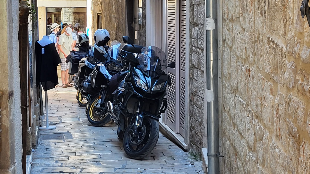 Prvi vjesnici ljeta: Turisti koji se ponašaju u Šibeniku kako nikad ne bi u svom gradu