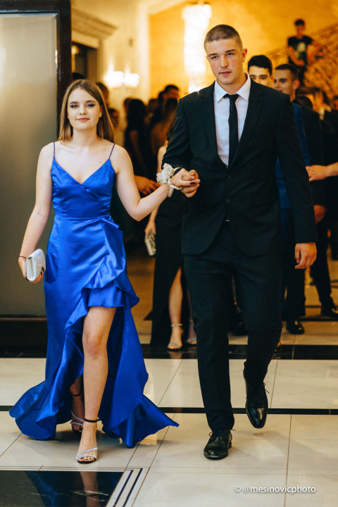 Pogledajte kako su zablistali učenici Industrijsko-obrtničke škole na svom maturalnom plesu (2. dio)