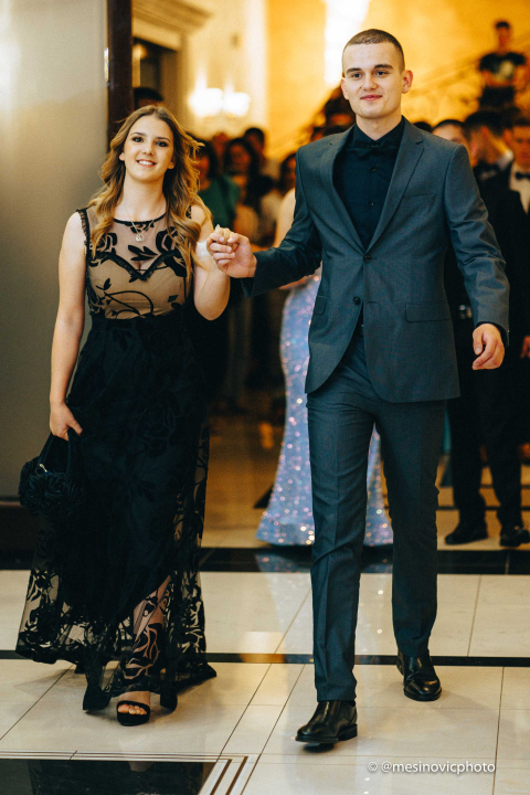 Pogledajte kako su zablistali učenici Industrijsko-obrtničke škole na svom maturalnom plesu (2. dio)