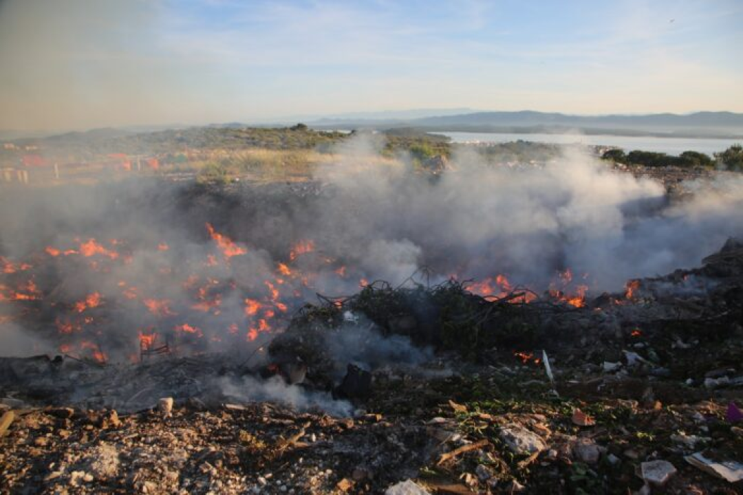 Vatra iznad Murtera: Požar ili spaljivanje smeća?