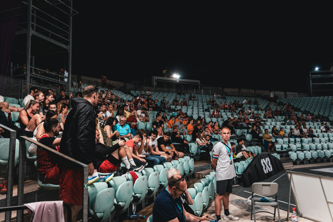 Basket se na Mihovilu i sinoć igrao pred gotovo praznim gledalištem, ako izuzmemo igrače!