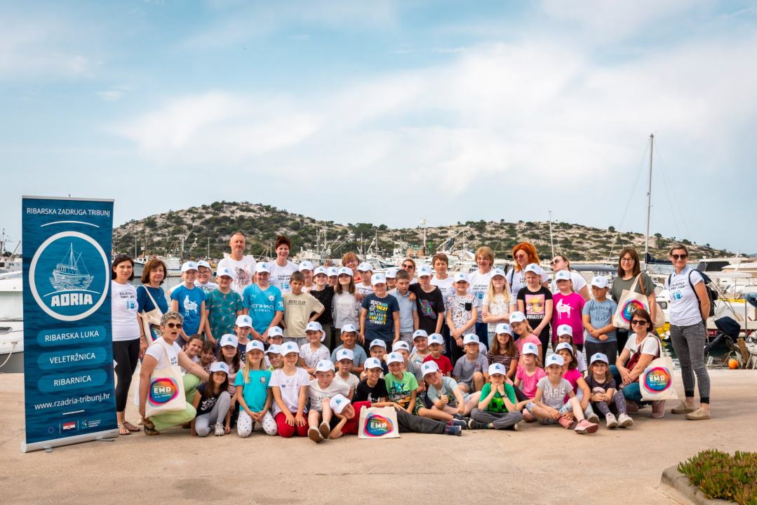 U Tribunju održana peta akcija čišćenja ribarske luke 'Zajedno smo jači' 