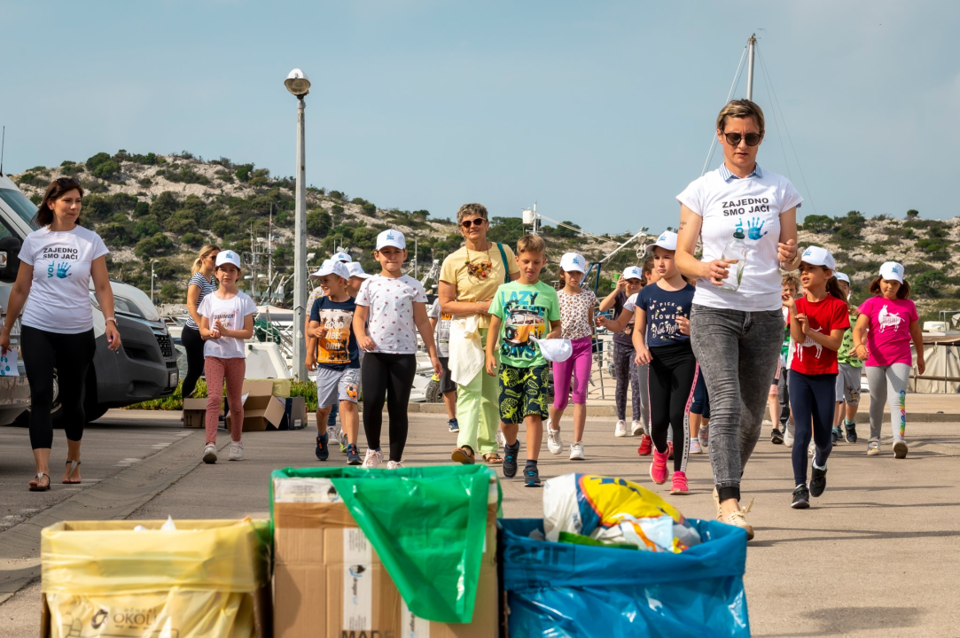 U Tribunju održana peta akcija čišćenja ribarske luke 'Zajedno smo jači' 