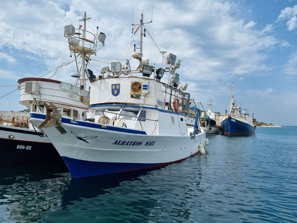 U Tribunju održana peta akcija čišćenja ribarske luke 'Zajedno smo jači' 