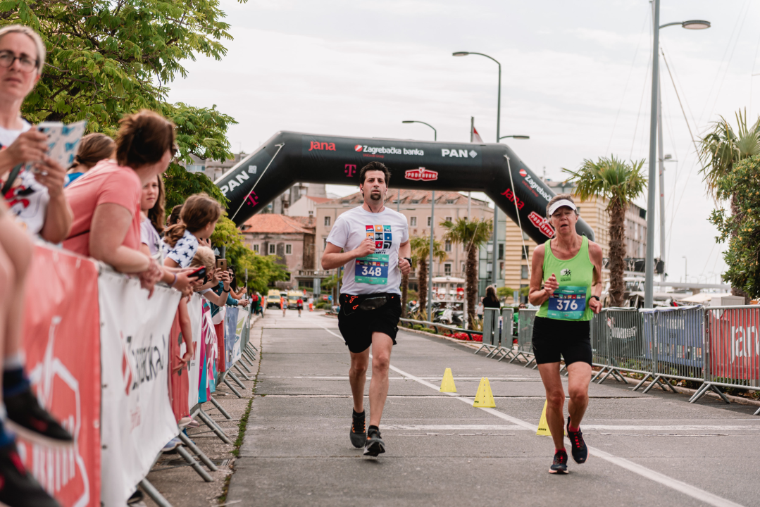Spektakl u Šibeniku: Pivska milja je bila kao Woodstock, polumaraton završili i brojni Šibenčani