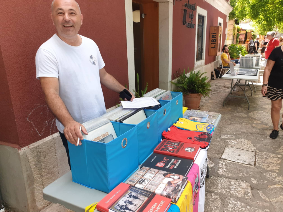 Sajam gramofonskih ploča ispred Azimuta: 'Najbolje ide ex-YU rock osamdesetih, a kupuju dosta i metalci'