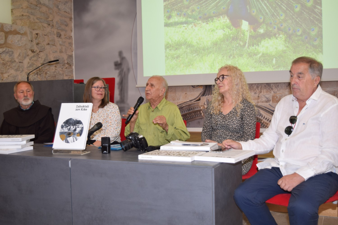 Predstavljena knjiga 'Zahuktali zov Krke', najstarijeg aktivnog šibenskog novinara Joška Čelara