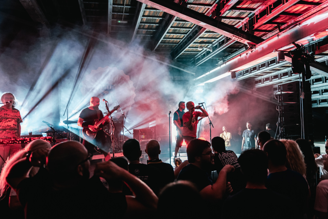 Hladno pivo žestokom svirkom 'prodrmalo' Šibenčane na sv. Mihovilu