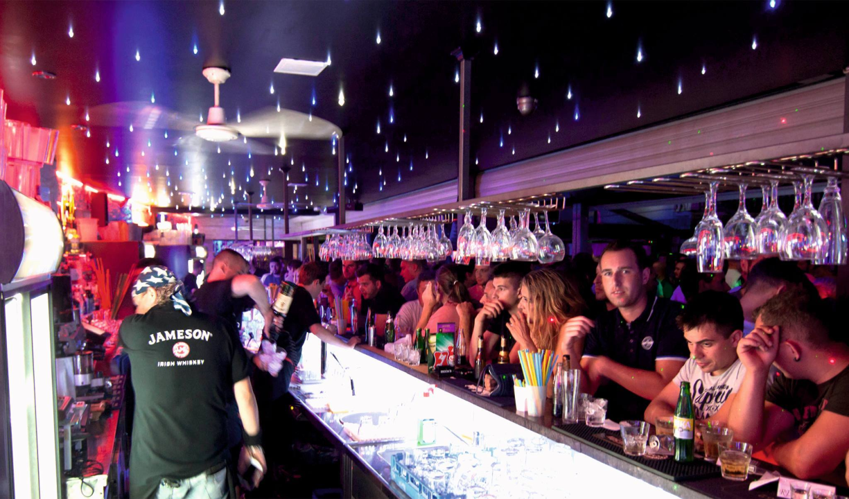 Zabavite se uz popularne Diktatore ovog petka u Makine!