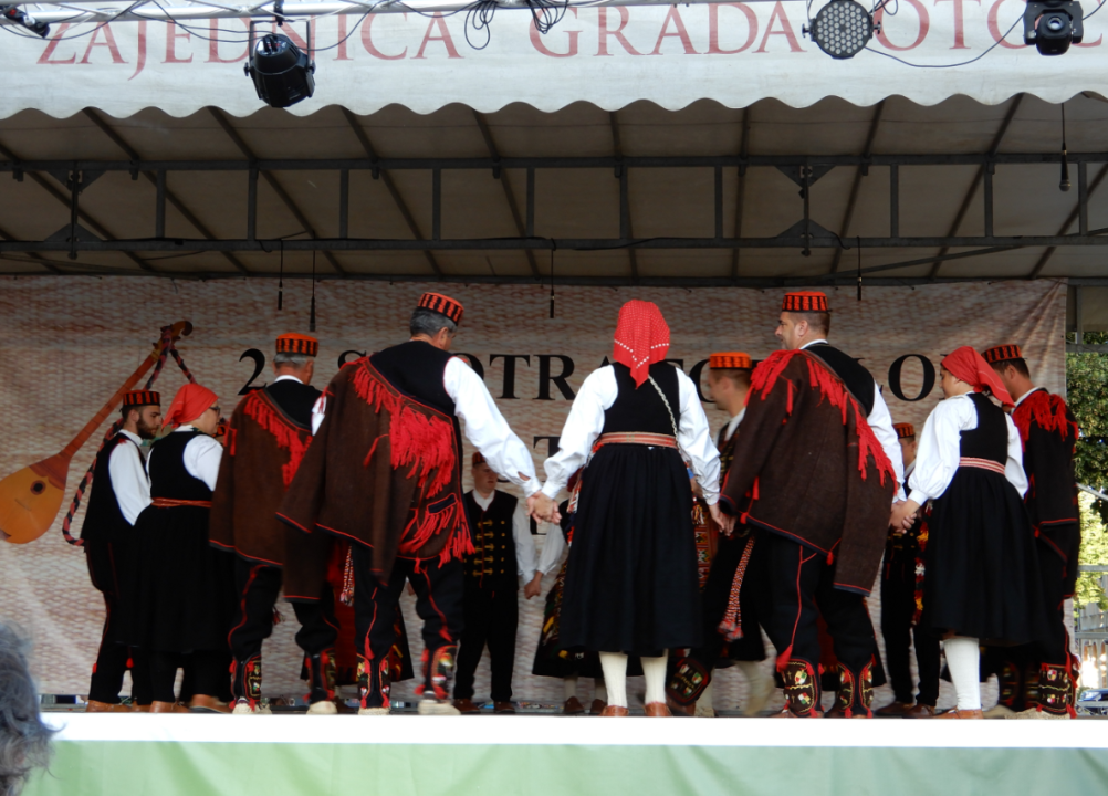'Zvona Zagore' svojim su folklornim programom uveličali 22. smotru folklora u Otočcu  