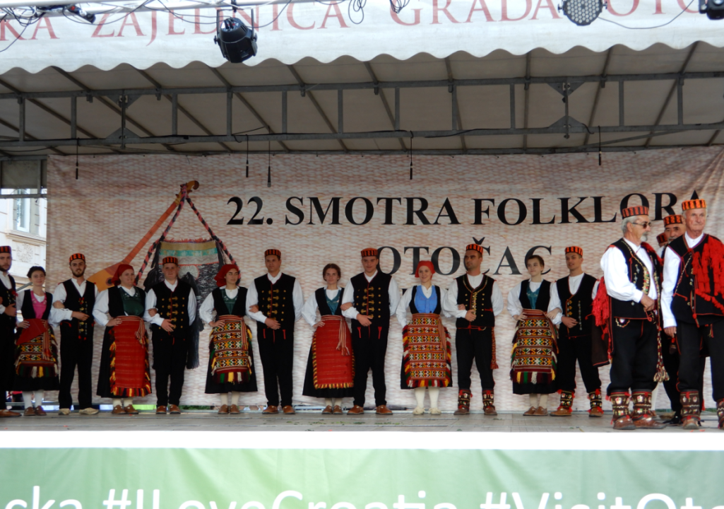 'Zvona Zagore' svojim su folklornim programom uveličali 22. smotru folklora u Otočcu  
