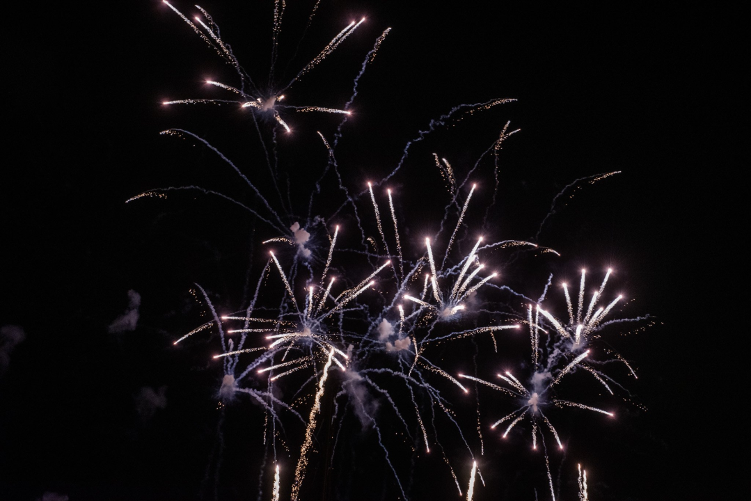 Spektakularan vatromet uveo Šibenčane u najluđu ljetnu noć: Pogledajte kako je bilo