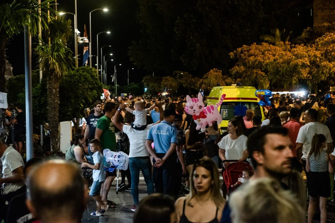 Spektakularan vatromet uveo Šibenčane u najluđu ljetnu noć: Pogledajte kako je bilo