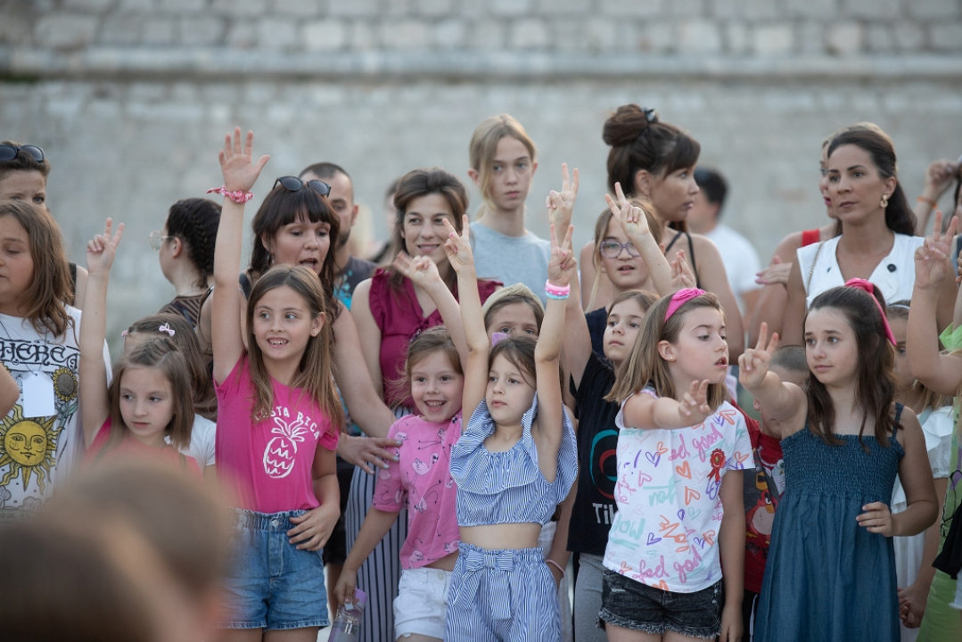 Žirafe, Carevo novo ruho, Las Calaveras: Šibenik ima najbolji prvi dan ljeta uz festivalski program