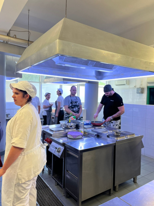 Polaznici POU Šibenik uspješno završili program prekvalifikacije za kuhare, konobare, pekare i slastičare!