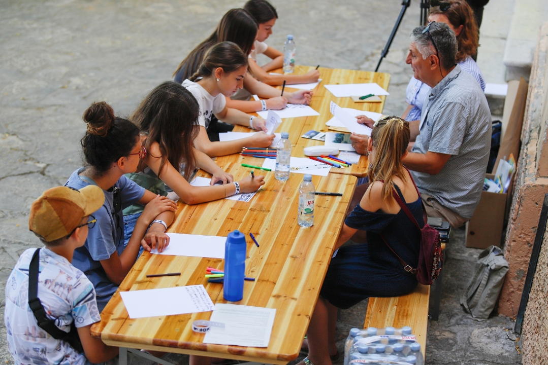 U kazalištu ništa, Ljetna otkazana: Ostaje vam program po ulicama i trgovima