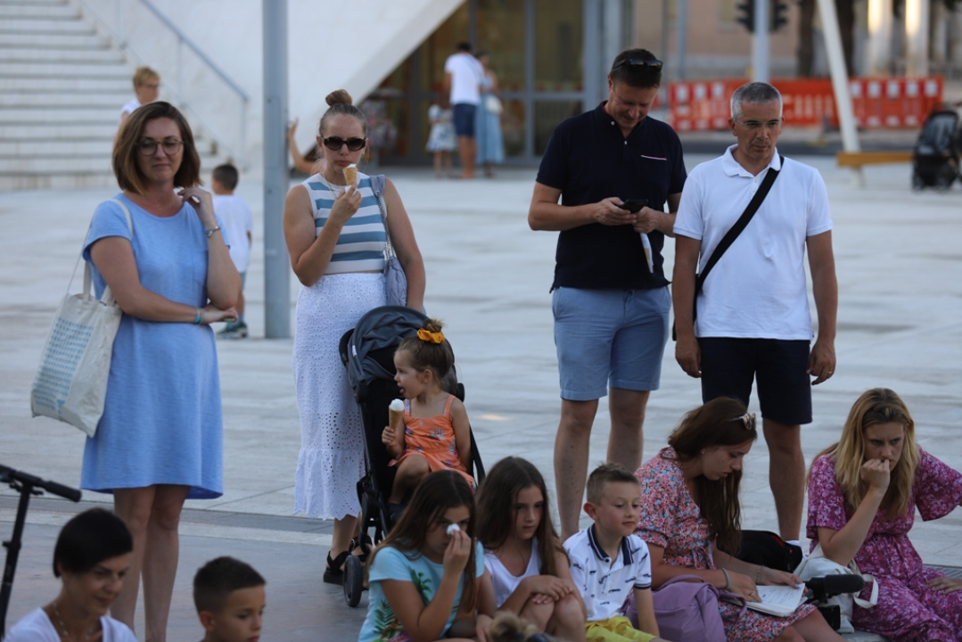 Danas je zbog MDF-a najduži dan u godini: Poznati čitaju, sajam knjiga, ulični program, predstave...