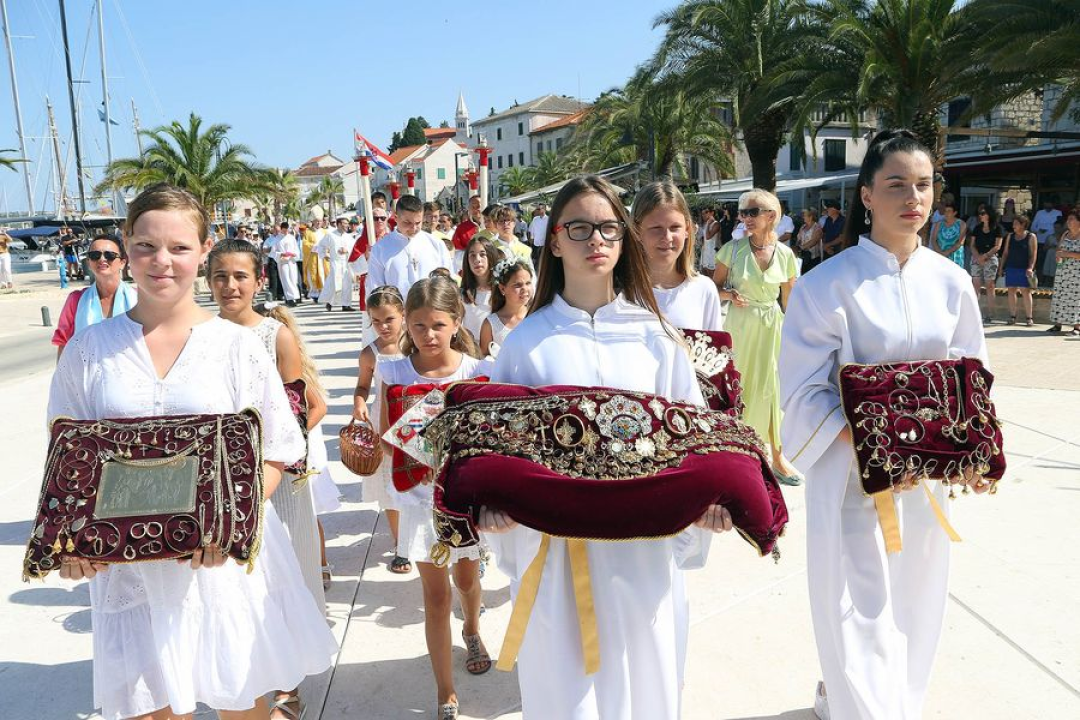 Rogoznica proslavila 300 godina štovanja Gospe od Kapelice