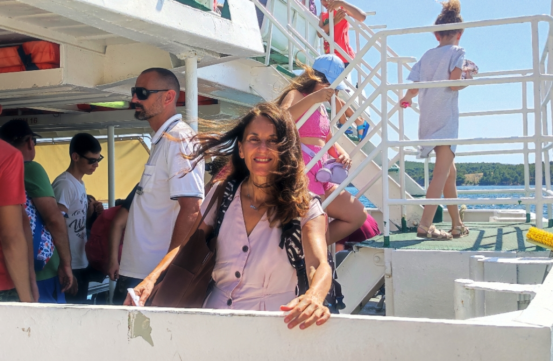 Počela druga pjesnička rezidencija Vesna Parun: Vera Vujević stigla na otok Zlarin