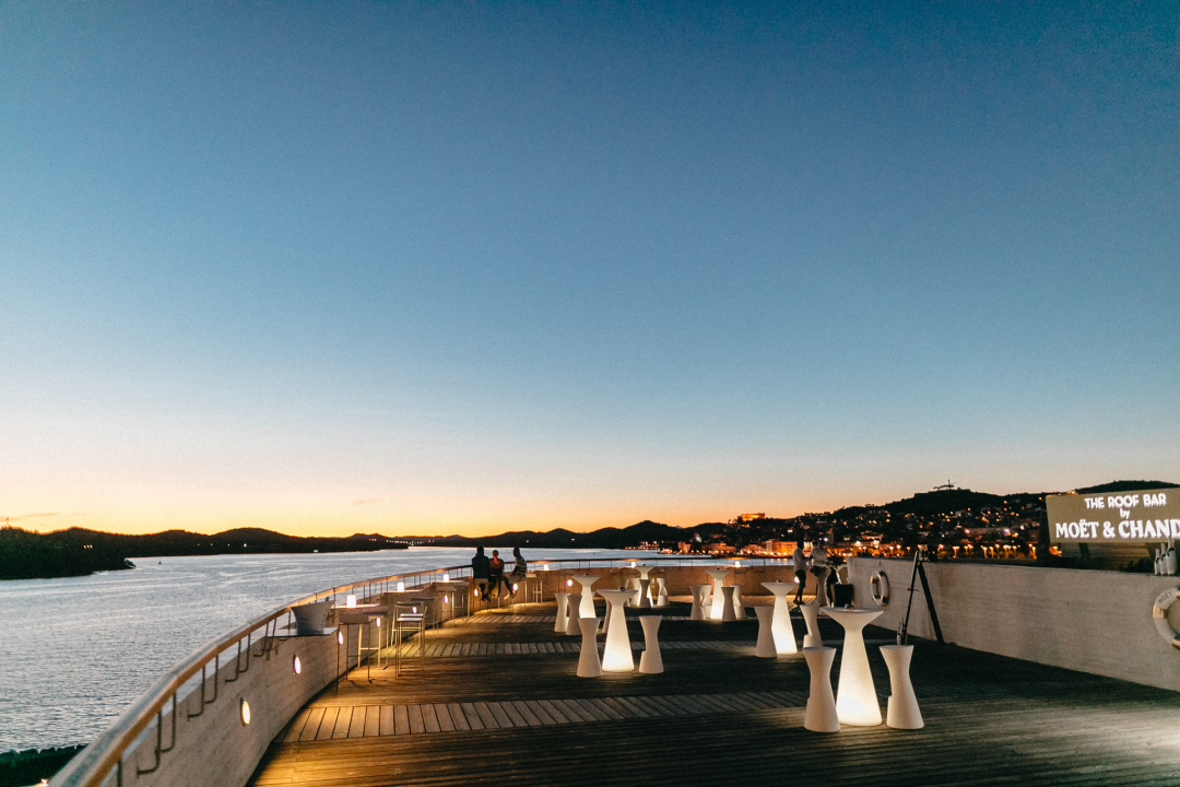 Uživajte u jedinstvenom ambijentu Roof Bara by Moet &amp; Chandon u D-Resortu!