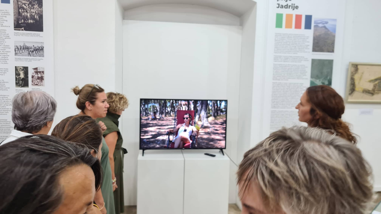 Izložba o Jadriji nije prošla bez krafni: 'Ako ljudi ne mogu tamo na kupanje, ne znaju gdje bi'
