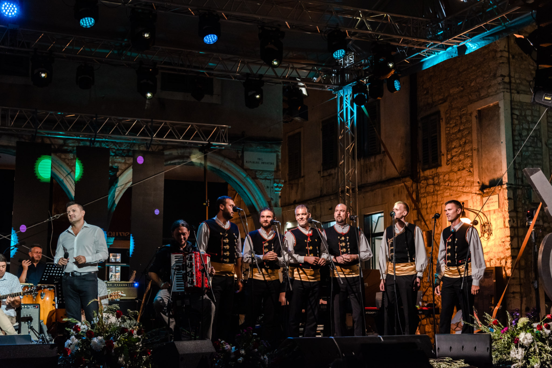 Dok žiri bira pobjednike i dok se zbrajaju glasovi publike, pogledajte fotografije svih izvođača 25. Šansone