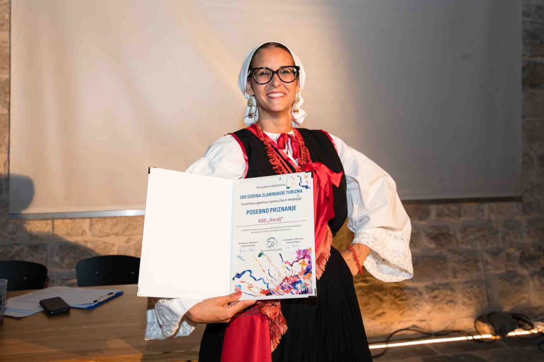 U kući Šare svečano proglašeni laureati zaslužni za 100 godina zlarinskog turizma