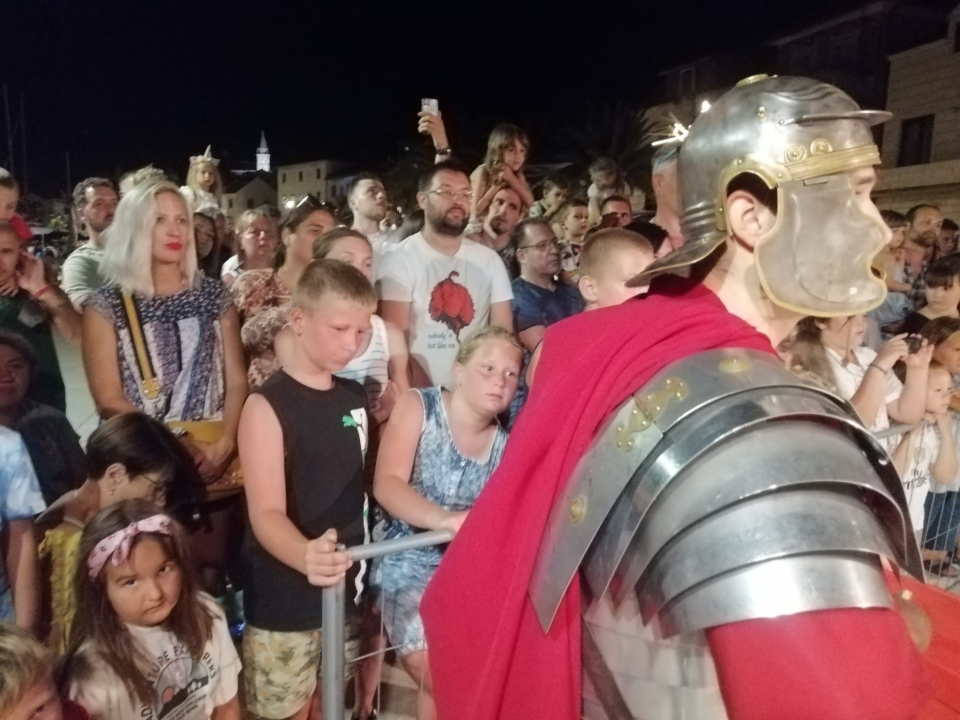 Antički mit o nastanku Rogoznice: Buđenje zmaja oduševilo prepunu rivu