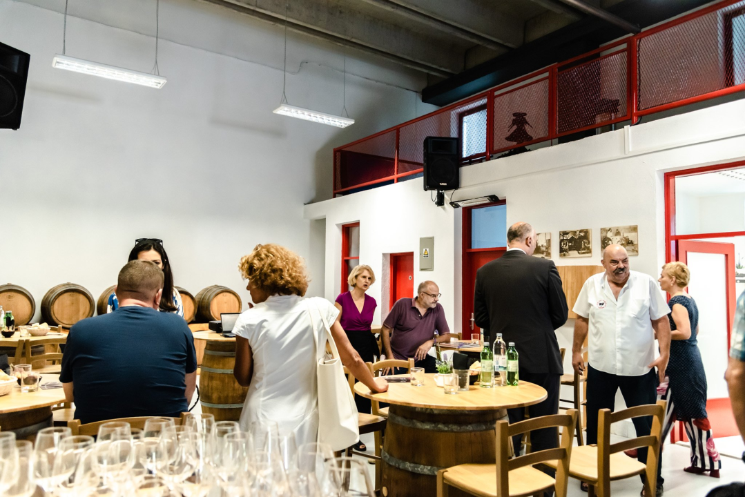 Jedinstveni suvenir: U Vinoplodu predstavljen časopis Iće&amp;piće posvećen našoj županiji