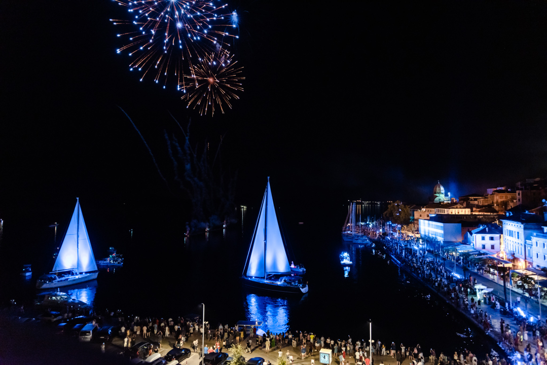 Šibenik 'obojan' u plavo: Vatromet i svjetlosni spektakl za veliku obljetnicu 