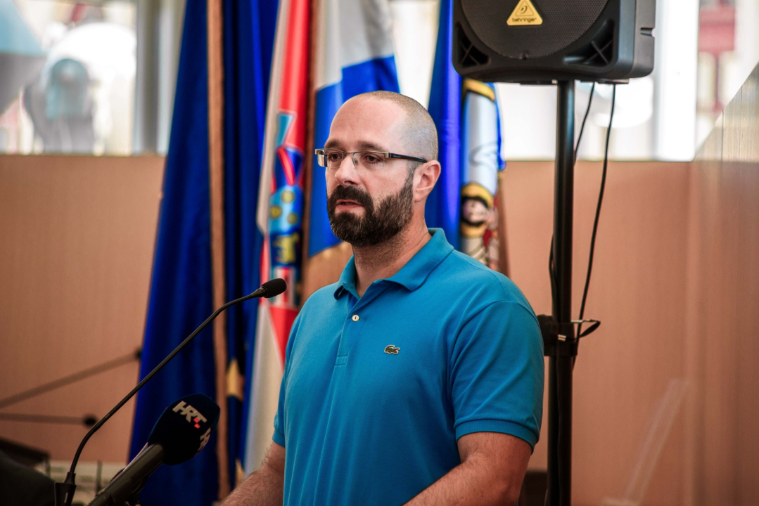 Restović: 'Trebalo je uložiti veći trud i kupiti električne autobuse'; Burić: 'Restović nam priča Crvenkapicu'