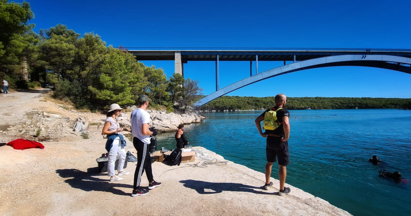 Volonteri i ronioci nedjelju proveli u akciji čišćenja  ispod Morinjskog mosta 
