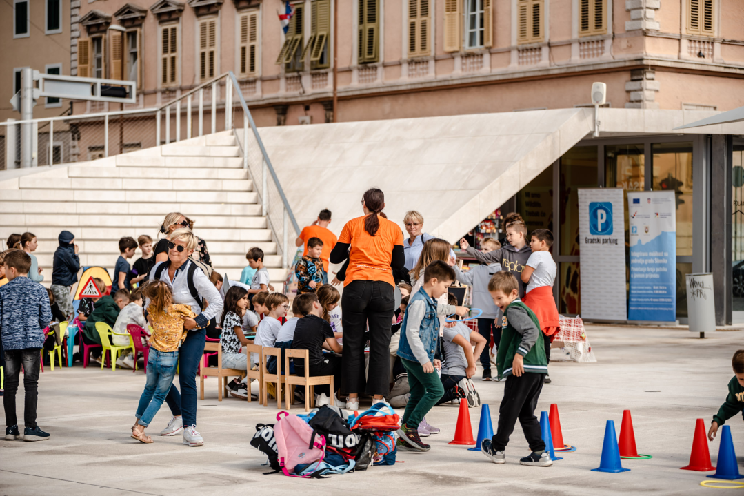 Poljana puna djece: Voze električne romobile i bicikle, uče o sigurnosti u prometu