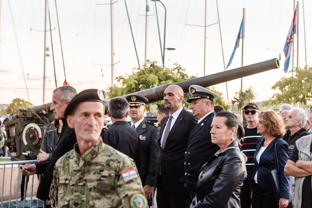 Uz pidoće i klapu u Šibeniku obilježen Dan hrvatskih branitelja: 'U slobodi smo se više dijelili nego spajali'