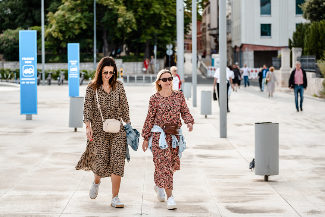 Trendi dame iz đira po gradu dat će vam ideje kako se odjenuti za prvi val zahlađenja! 