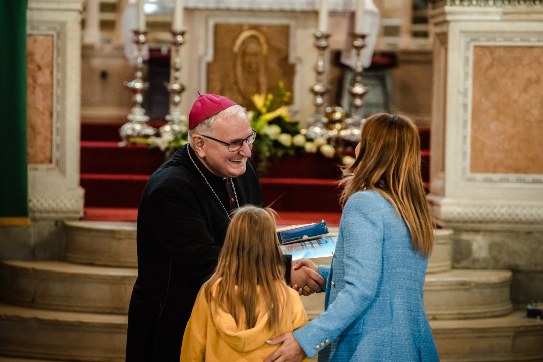 Mališani DV 'Brat Sunce' u povodu sv. Mihovila nastupili u katedrali