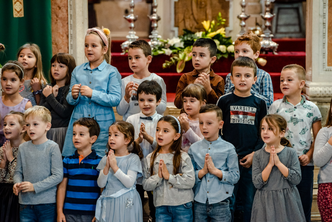 Mališani DV 'Brat Sunce' u povodu sv. Mihovila nastupili u katedrali