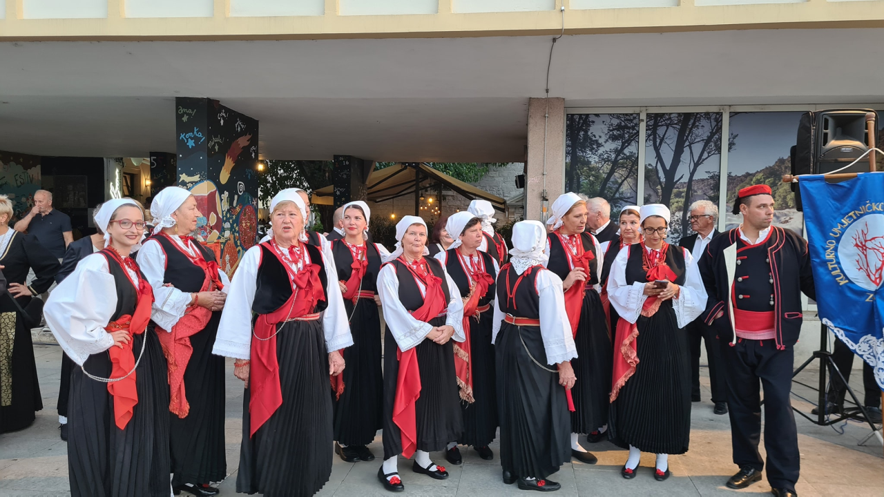 U Šibeniku se okupili KUD-ovi iz županije, ali Šibenčani nisu baš pohrlili na njihov nastup