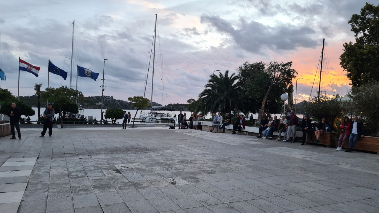 U Šibeniku se okupili KUD-ovi iz županije, ali Šibenčani nisu baš pohrlili na njihov nastup