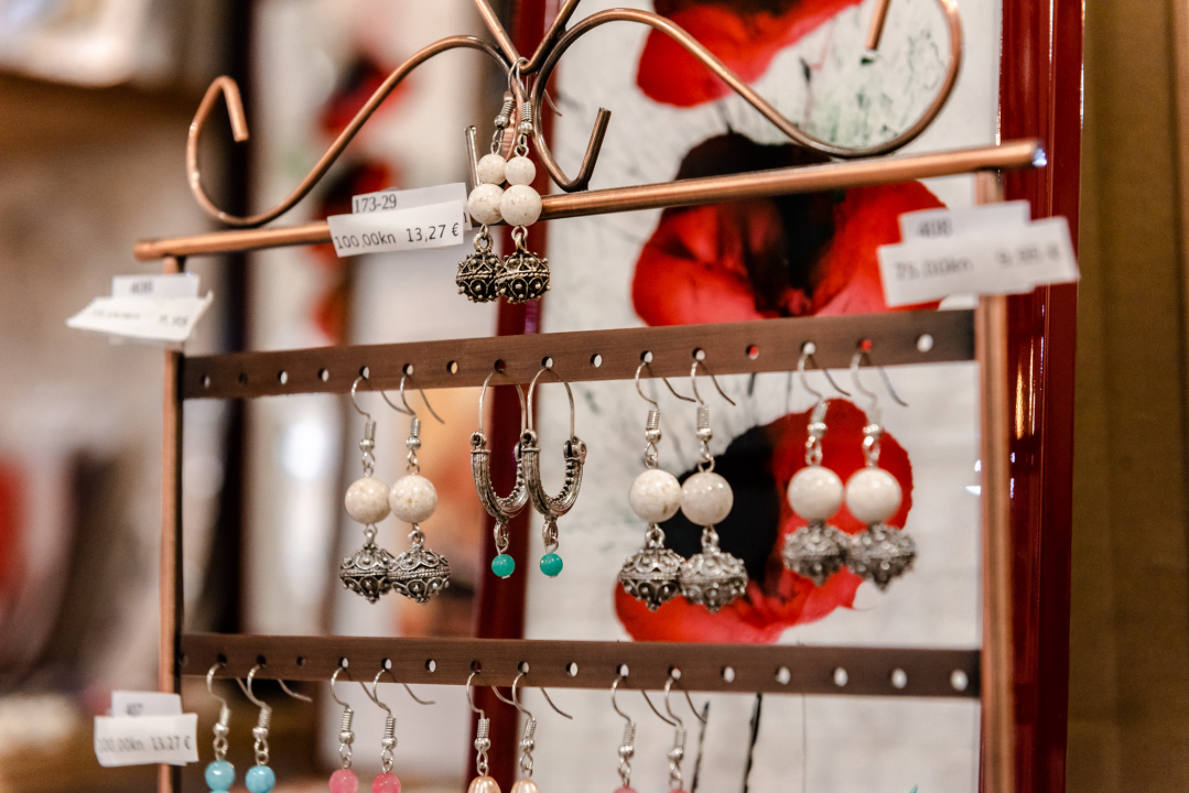 U Galeriju Juraj Dalmatinac stigle zimske kolekcije odjeće i jesenski popusti na slike 